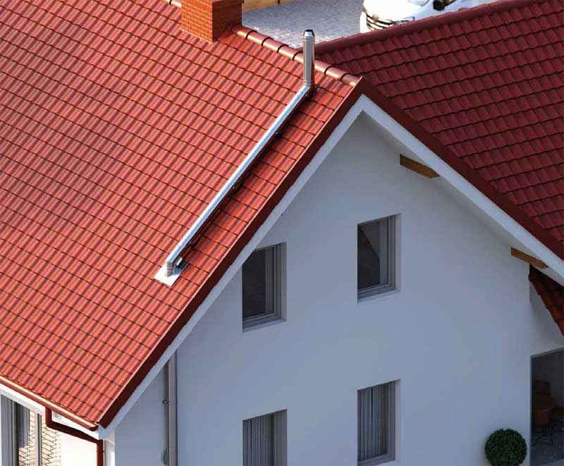 Doppelwandiger Edelstahlschornstein. Aufdachmontage.
